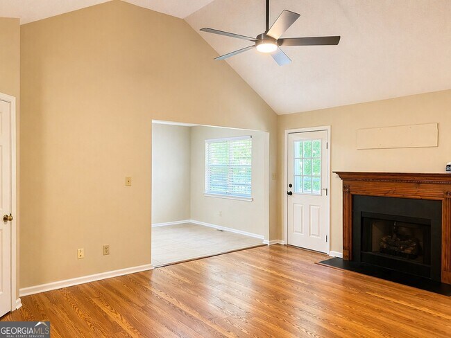 Photo - 217 Briarpatch Ct