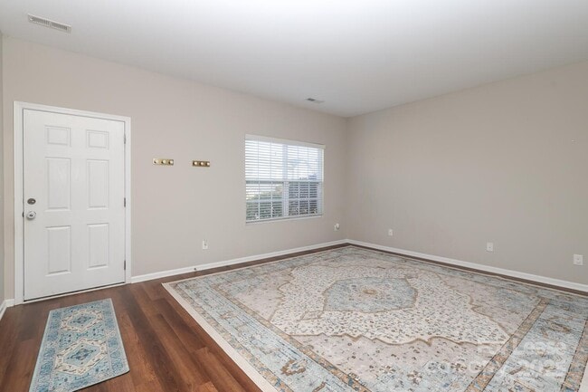 Photo - 1512 Sunflower Field Pl