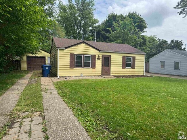 Building Photo - 7115 N Oak St Rental
