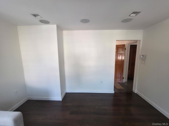 Photo - 106-48 97th St