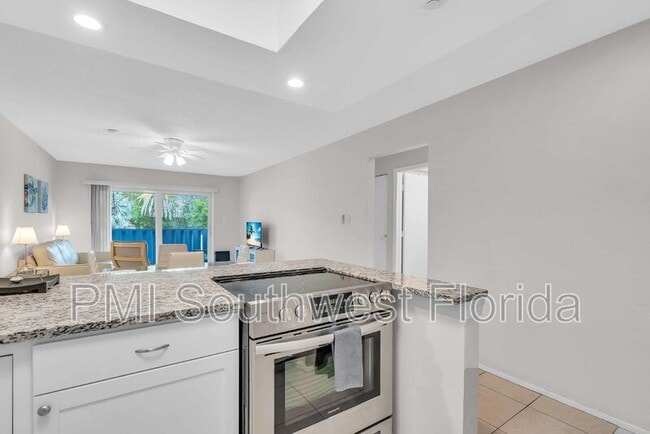 Photo - 1670 Laurel St Unit # 205