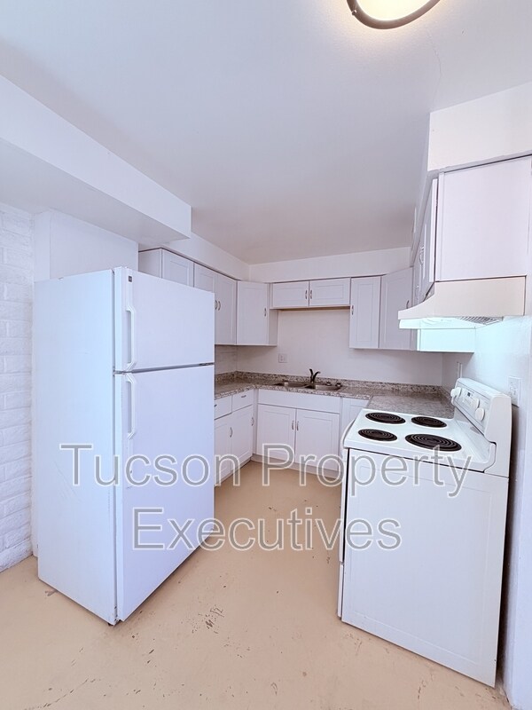 Photo - 319 E Blacklidge Dr