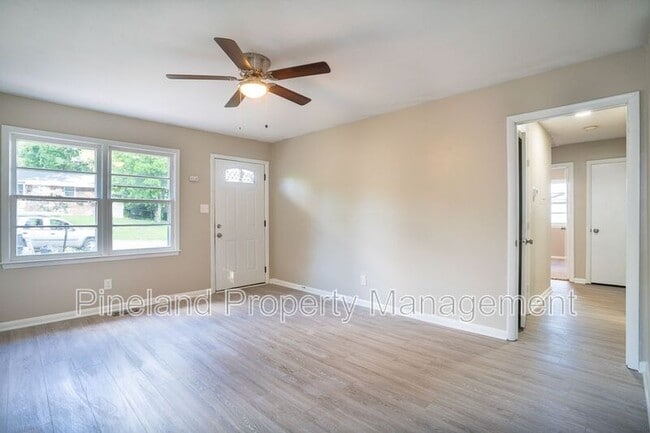 Photo - 817 Isley St