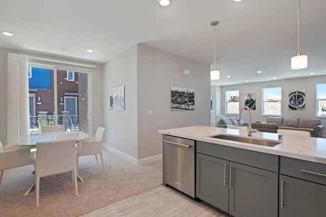 Photo - 2986 Lina St