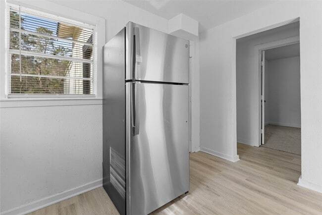 Photo - 16643 Lake Cir