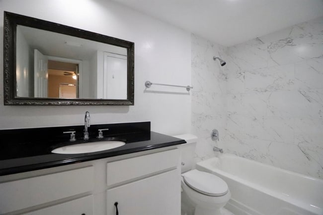 Photo - 5929 Queensloch Dr Unidad 235