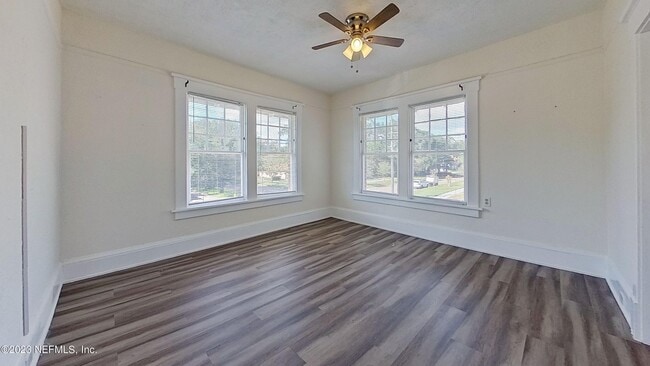 Photo - 907 Copeland St