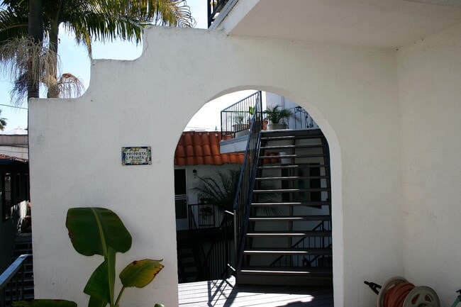 Building Photo - 227 La Paloma Unit A