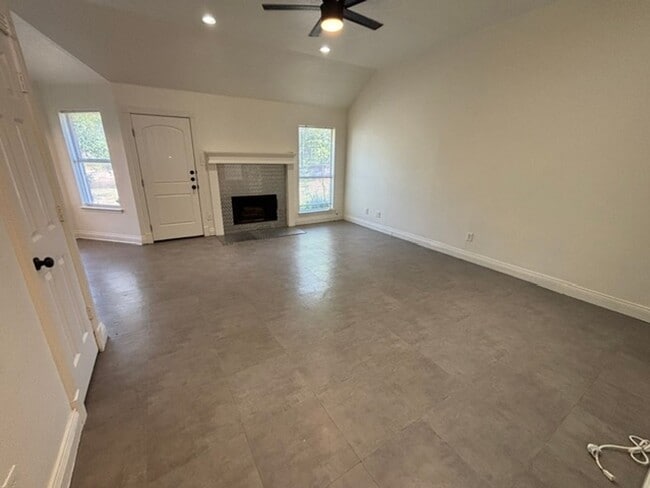 Photo - 517 Meadowcrest Dr