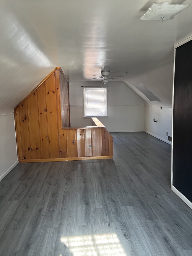 Upstairs bedroom - 406 Vince Ave NW