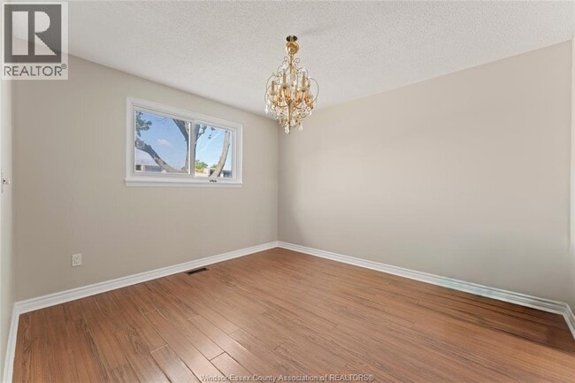 Photo - 5513 Coronation Ave