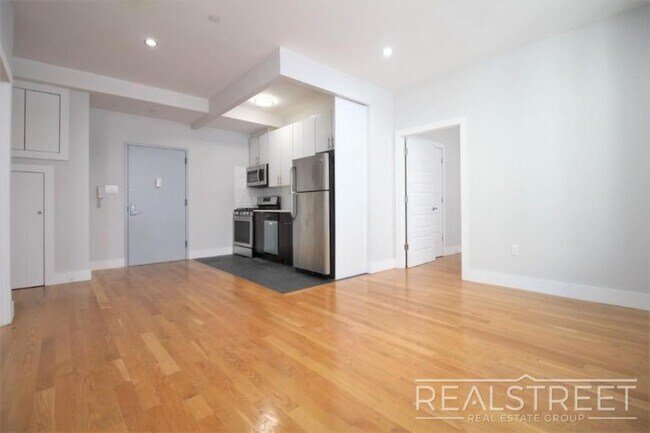 Photo - 2 bedroom in ELMHURST NY 11373 Unit 631