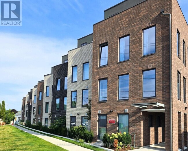 Photo - 325 University Ave W Unit #112