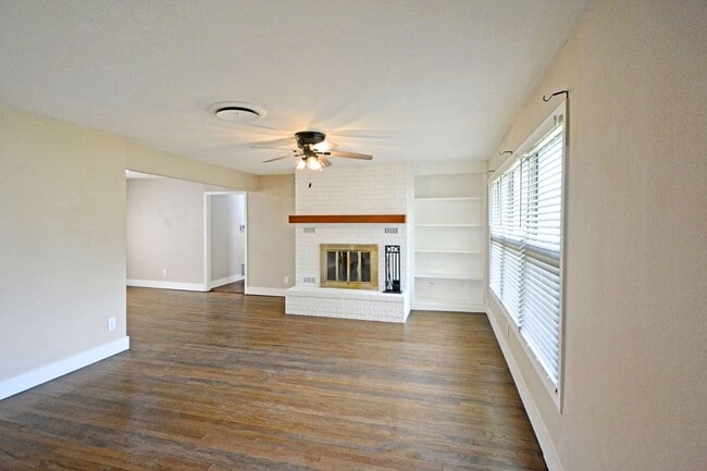 Photo - 671 W Merriweather St