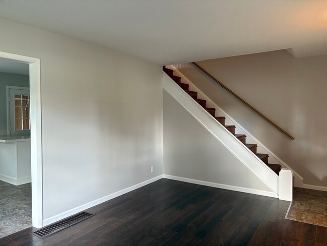 Photo - 332 W High St