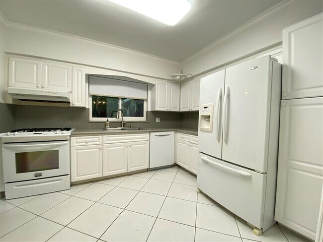 Photo - 1049 Van Buren St