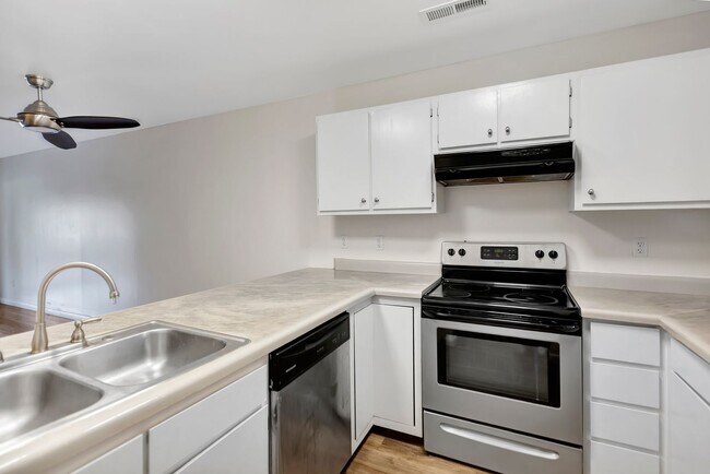 Photo - Charming Townhome with Easy Ashley River A...