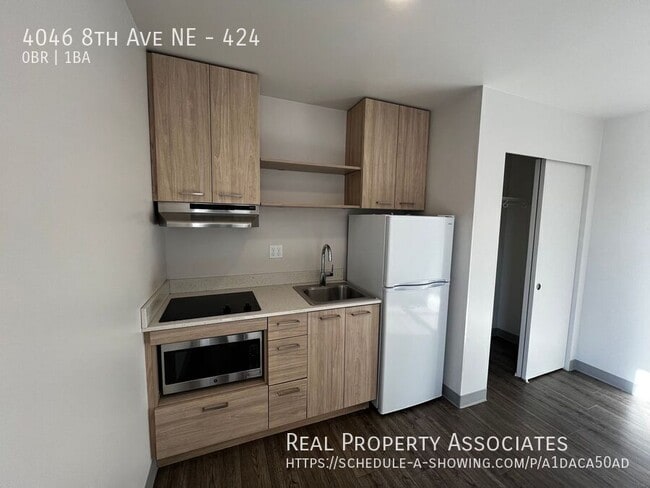 Building Photo - 4046 8th Ave NE Unit 424