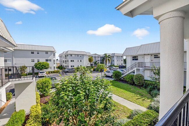 Photo - 18 Colonial Club Dr