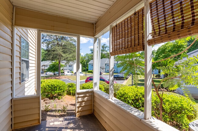 2BR, 2BA - 980SF Porch