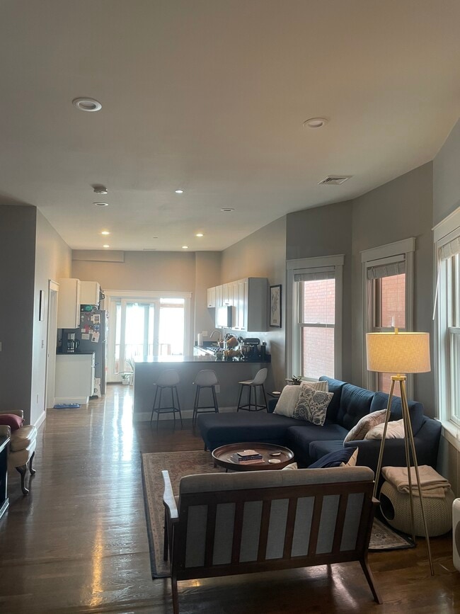 open kitchen/living room area - 201 Webster St Unit 3