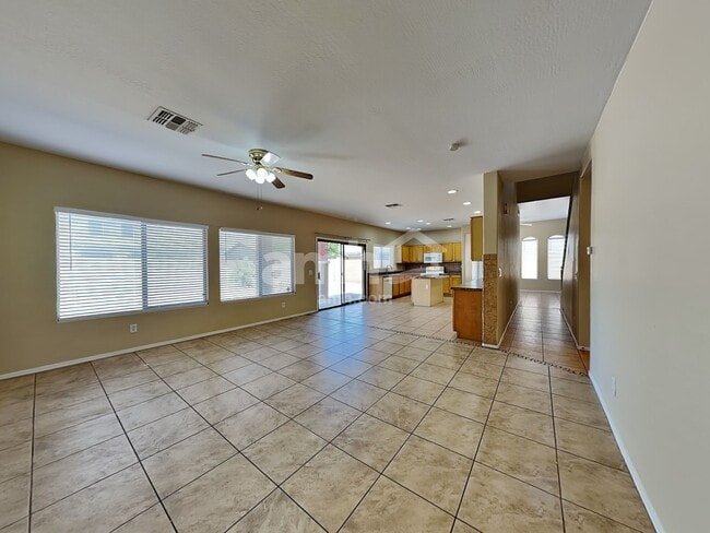 5202 W Sunland Ave