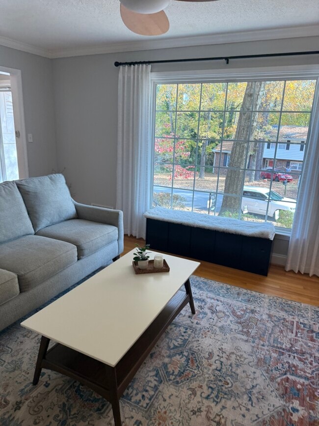 Photo - 1110 Sturdivant Dr