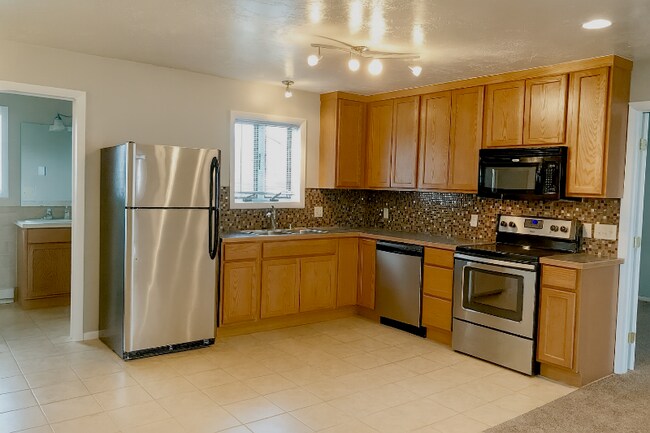 Photo - 1312 Phoenix Ave Unit A