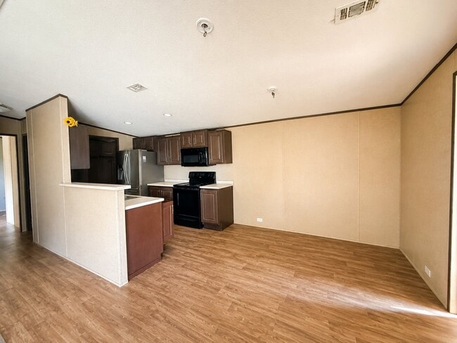Photo - 144 Pr 7758