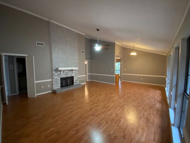 Photo - 1607 Salisbury Pl