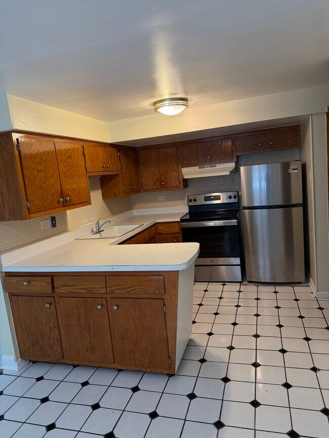 5743 S Kenton Ave Unit 1S