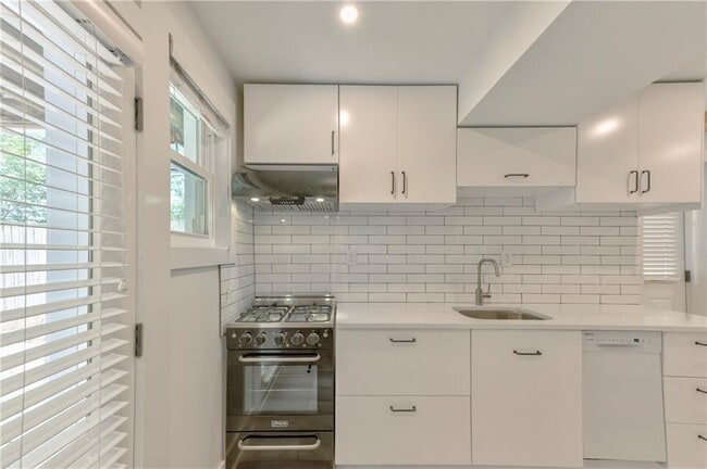 Photo - 109 Wyman St SE