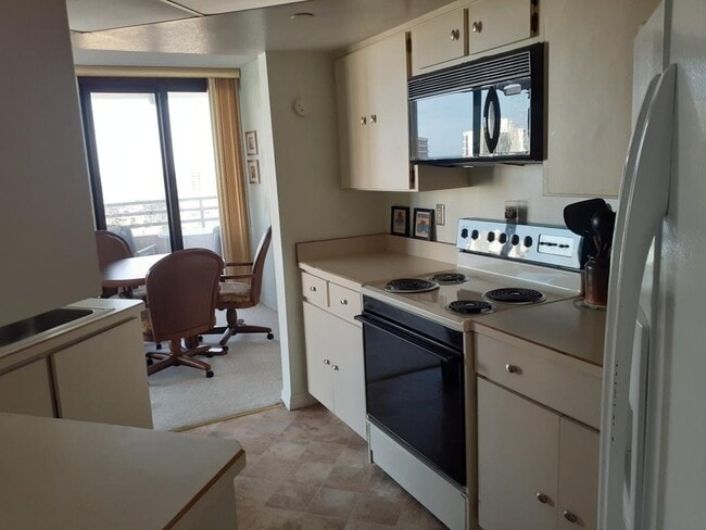 Kitchen - 1 Oceans West Blvd Unit 10A4