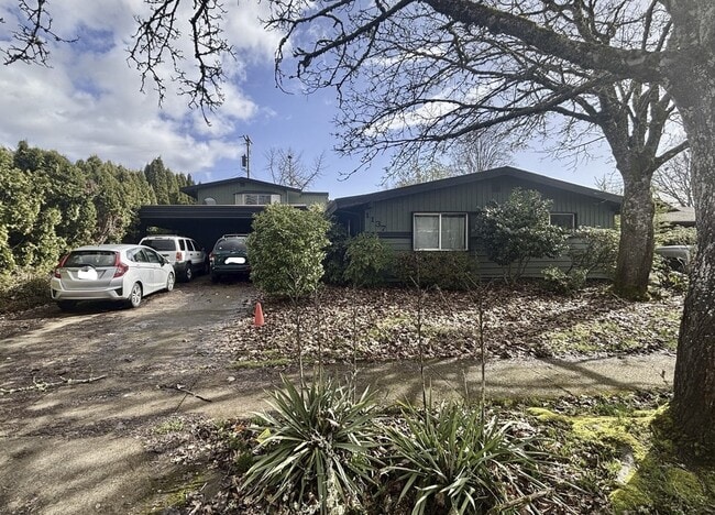 Photo - 1137 NW Dixon St Unidad Main House