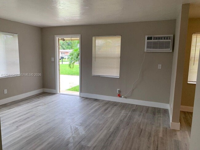 Photo - 6317 SW 18th St Unidad .
