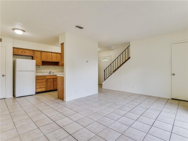 Building Photo - 2804 Westhill Dr Unit 101