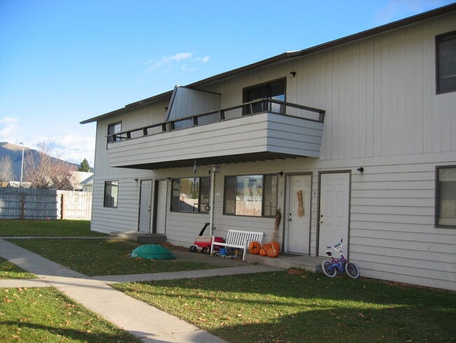Building Photo - 1528 S Reserve St Unit 2