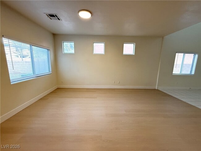 Photo - 6079 Clovelly St