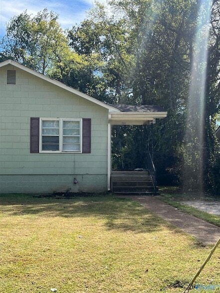 Photo - 1322 Oshaughnessy Ave NE