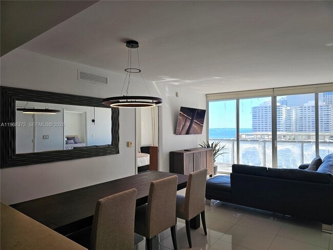 Photo - 495 Brickell Ave Unidad 905