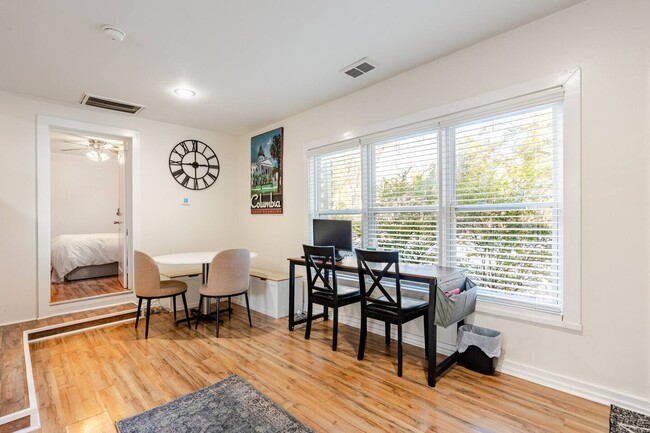 Photo - 3718 Live Oak St