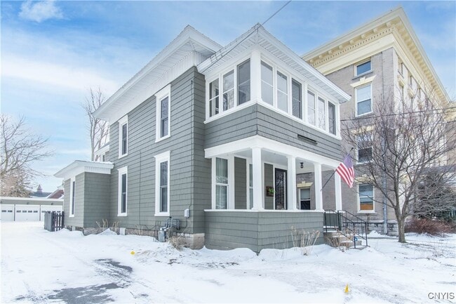 Photo - 325 Holcomb St