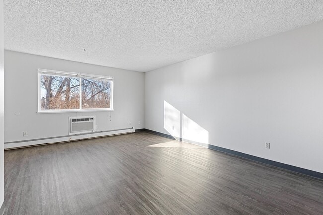 Photo - Riverbend Apartments