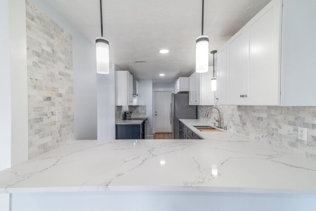 Photo - 3939 Knollcrest Dr