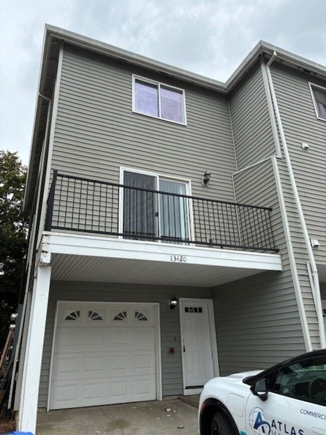 Building Photo - Division 16 Plex Unit 13420 Rental