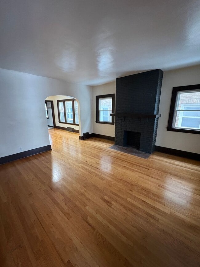 Photo - 327 E 7th St Unit 1st