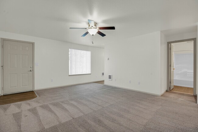 2x1 Living room - Willamette Landing