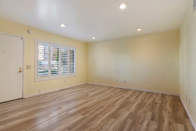 Photo - 8707 Cedros Ave Unidad 7