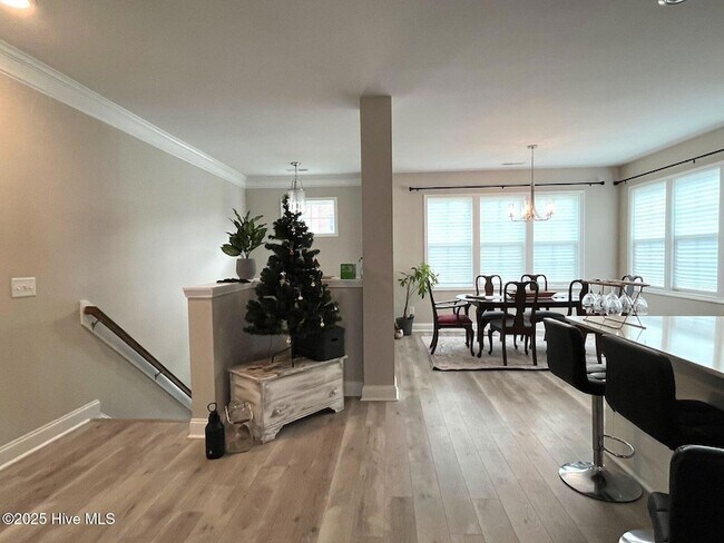 Photo - 60 Brownstone Ln