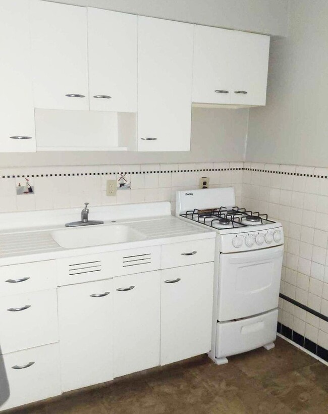 Building Photo - 3025 Clifton Ave Unit 3025-10